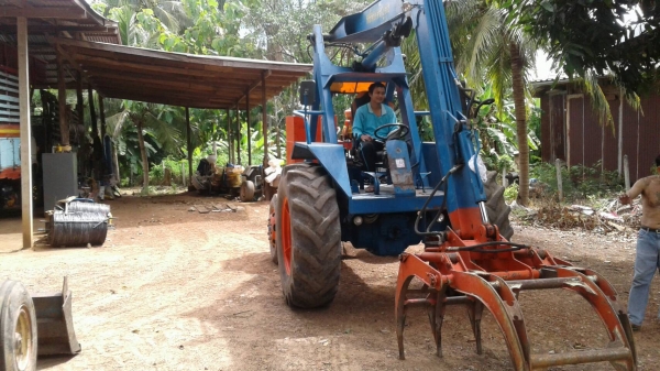 รถคีบอ้อย ฟรอด7700