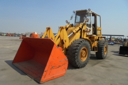 ขายรถตักล้อยาง KOBELCO 645N (เอวอ่อน สภาพดี)