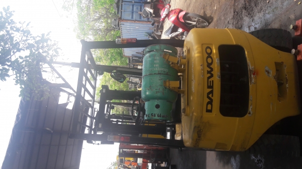 ขายรถยกนำเข้า DAEWOO ขนาด 2.5ตันเสาสูง 3เมตร เกียร์ออโต้