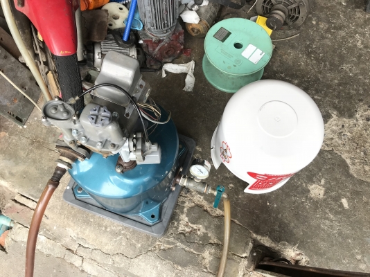 ขายปั๊มน้ำอัตโนมัติ Hitachi 200W สภาพสวย เปลี่ยนฝาครอบของใหม่ให้ครับ ตรวจเช็คแรงดันเรียบร้อย ไม่มีรั่วซึม พร้อมใช้งาน