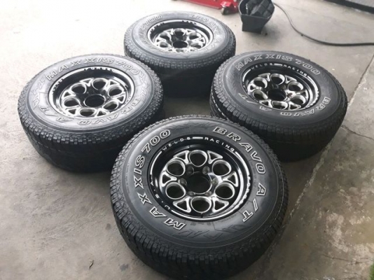แม็กลูกโม่ ขนาด6รู139 พร้อมยาง Maxxis Bravo A/T 265/70R16 ยางสภาพสวย ดอกยางหนา แม็กลูกโม่ ขนาด6รู139 พร้อมยาง Maxxis Bravo A/T 265/70R16 ยางสภาพสวย ดอกยางหนา