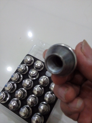 ขายน๊อตล้อเกลียว1.5