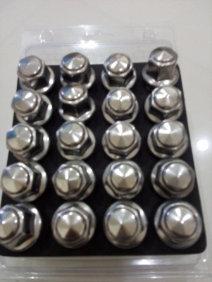 ขายน๊อตล้อเกลียว1.5