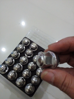 ขายน๊อตล้อเกลียว1.5