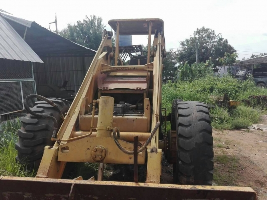 ขายด่วน รถตักล้อยาง