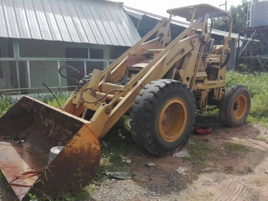 ขายด่วน รถตักล้อยาง