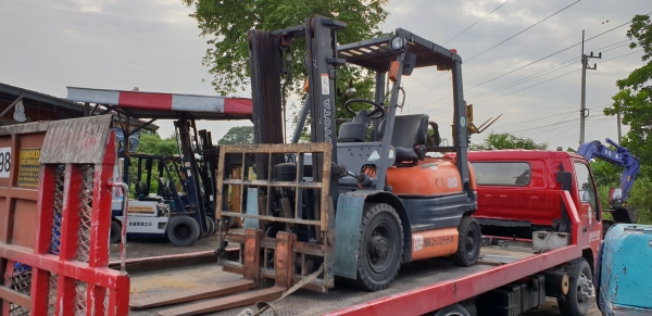 ขายด่วนรถยกTOYOTA6FG20ยก2ตันเสาสูง3เมตรงากะดกได้ยกจริงได้ถึง2.4ตันรถนอกนำเข้ายังไม่เคยใช้งานในเมืองไทยเลย