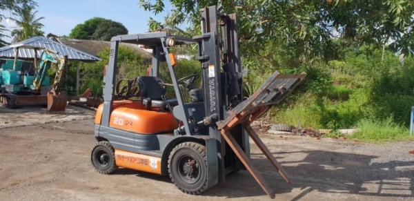 ขายด่วนรถยกTOYOTA6FG20ยก2ตันเสาสูง3เมตรงากะดกได้ยกจริงได้ถึง2.4ตันรถนอกนำเข้ายังไม่เคยใช้งานในเมืองไทยเลย