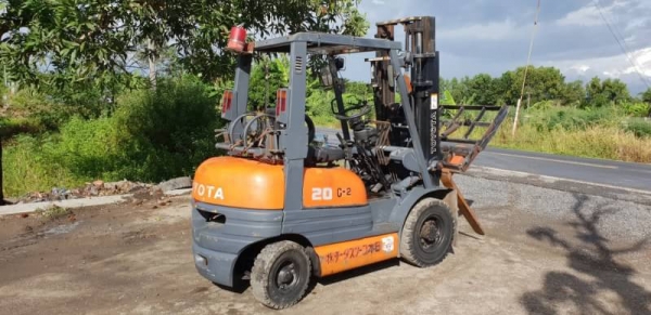 ขายด่วนรถยกTOYOTA6FG20ยก2ตันเสาสูง3เมตรงากะดกได้ยกจริงได้ถึง2.4ตันรถนอกนำเข้ายังไม่เคยใช้งานในเมืองไทยเลย