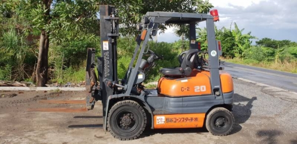 ขายด่วนรถยกTOYOTA6FG20ยก2ตันเสาสูง3เมตรงากะดกได้ยกจริงได้ถึง2.4ตันรถนอกนำเข้ายังไม่เคยใช้งานในเมืองไทยเลย