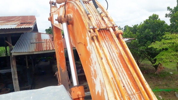 ขายด่วน แม็คโคร HITASHI UH-200 สภาพพร้อมใช้งาน เครื่องปั้มดี เอวแน่น โซ่ช่วงล่างหนา รูลเลอร์ไม่แตกชักลูก พร้อมใช้งาน สนใจสอบถามไว้ใช้งาน 093 0764943 คุณ ตั้ม