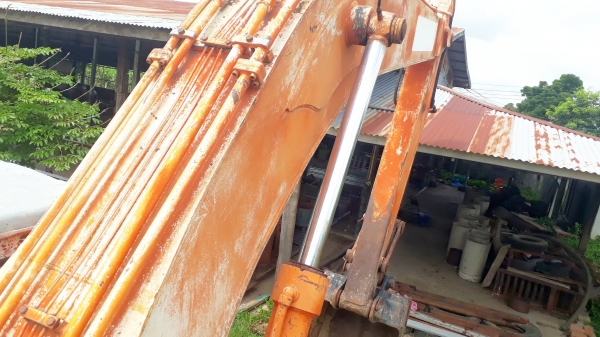 ขายด่วน แม็คโคร HITASHI UH-200 สภาพพร้อมใช้งาน เครื่องปั้มดี เอวแน่น โซ่ช่วงล่างหนา รูลเลอร์ไม่แตกชักลูก พร้อมใช้งาน สนใจสอบถามไว้ใช้งาน 093 0764943 คุณ ตั้ม