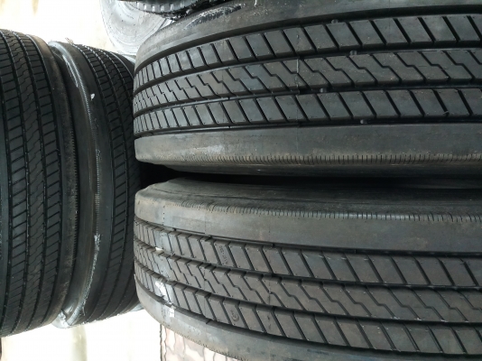ยางอัดเย็น11R22.5สำหรับรถบรรทุกราคา3100