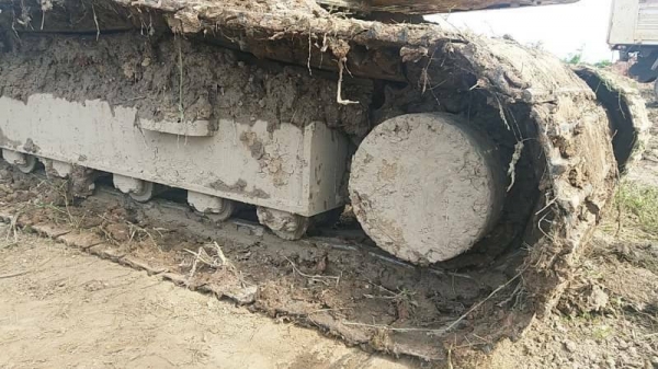 ขาย 1,310,000 KOMATSU pc 200-7 ปี 2012 ซื้อใหม่ป้ายแดงใช้มือเดียว มีไลหัวเจาะ  เอกสารแจ้งจำหน่าย ทำงาน 11,000 ชม. ไฟฟ้าครบ เครื่องดีมาก ปั้มแรงสุด เอวแน่น ช่วงล่างสวย รถสวยพร้อมใช้ รถอยู่ อุดร 090-772-3710 090-772-3708