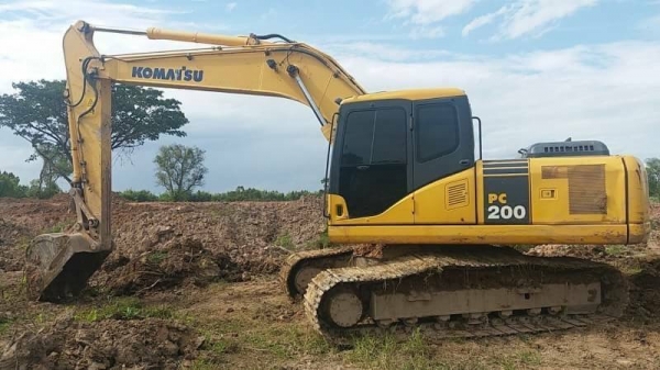 ขาย 1,310,000 KOMATSU pc 200-7 ปี 2012 ซื้อใหม่ป้ายแดงใช้มือเดียว มีไลหัวเจาะ  เอกสารแจ้งจำหน่าย ทำงาน 11,000 ชม. ไฟฟ้าครบ เครื่องดีมาก ปั้มแรงสุด เอวแน่น ช่วงล่างสวย รถสวยพร้อมใช้ รถอยู่ อุดร 090-772-3710 090-772-3708