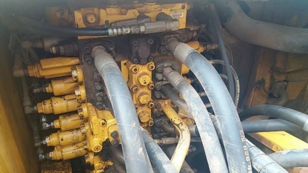 ขาย 1,310,000 KOMATSU pc 200-7 ปี 2012 ซื้อใหม่ป้ายแดงใช้มือเดียว มีไลหัวเจาะ  เอกสารแจ้งจำหน่าย ทำงาน 11,000 ชม. ไฟฟ้าครบ เครื่องดีมาก ปั้มแรงสุด เอวแน่น ช่วงล่างสวย รถสวยพร้อมใช้ รถอยู่ อุดร 090-772-3710 090-772-3708