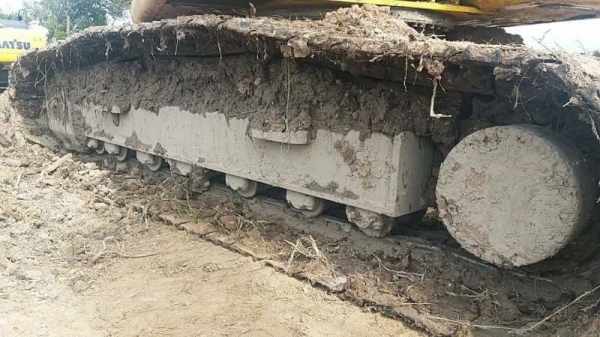 ขาย 1,310,000 KOMATSU pc 200-7 ปี 2012 ซื้อใหม่ป้ายแดงใช้มือเดียว มีไลหัวเจาะ  เอกสารแจ้งจำหน่าย ทำงาน 11,000 ชม. ไฟฟ้าครบ เครื่องดีมาก ปั้มแรงสุด เอวแน่น ช่วงล่างสวย รถสวยพร้อมใช้ รถอยู่ อุดร 090-772-3710 090-772-3708