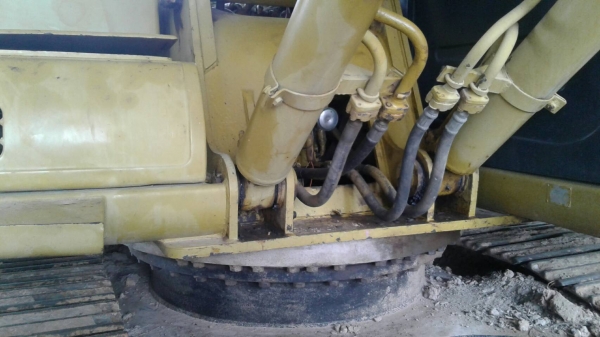 แม็กโครมือสอง/ Komatsu Pc200-6 ไฟฟ้าครบ/ ช่วงล่างดีใช้ได้/ เอวเปลี่ยนใหม่/ เทอร์โบใหม่/ เอกสารจาก บริษัท บางกอก