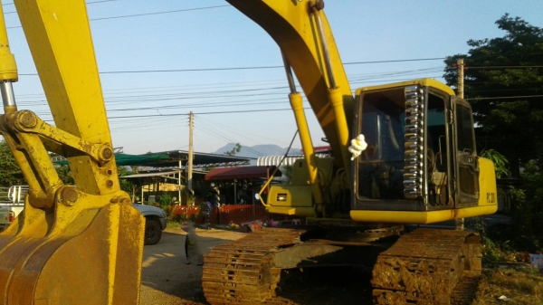 แม็กโครมือสอง/ Komatsu Pc200-6 ไฟฟ้าครบ/ ช่วงล่างดีใช้ได้/ เอวเปลี่ยนใหม่/ เทอร์โบใหม่/ เอกสารจาก บริษัท บางกอก