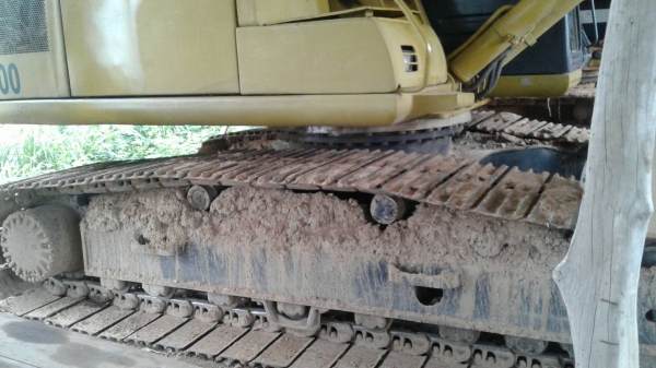 แม็กโครมือสอง/ Komatsu Pc200-6 ไฟฟ้าครบ/ ช่วงล่างดีใช้ได้/ เอวเปลี่ยนใหม่/ เทอร์โบใหม่/ เอกสารจาก บริษัท บางกอก