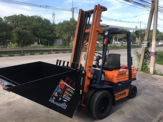 ขายรถตักยางพาราตักทะลายปาล์ม