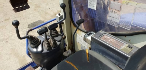 ขายด่วนรถแบคโฮมิตซู MM30SRเคื่อง3สูบดีปั้มนี้วดีคอลโทลน้ำมันเท่าPC30รถนอกเพิ่งเข้ามาใหม่สถาพพร้อมใช้ยังไม่เคยใช้งานในไทยเลย