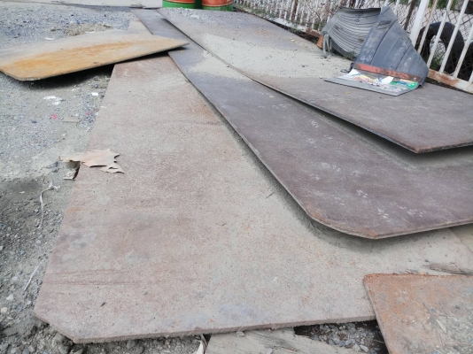 เหล็กแผ่นกว้าง155เซ็นยาว600เซ็นหนา20มิลมี1แผ่น กว้าง155เซ็นยาว400เซ็นหนา20มิลมี7แผ่น  เอารถมาใส่เอง