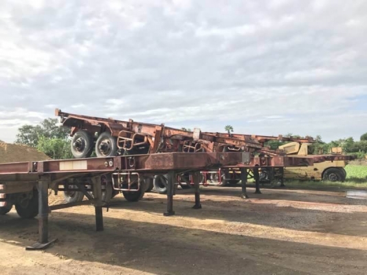 ขายพื้นเรียบและ หางก้างปลา 2 เพลา 7 หาง หางละ 100,000 บาท   4 หาง พื้นเรียบ 2 เพลา ยาว 8.5 เมตร เอกสารเล่มทะเบียน ม.79  3 หางละ 80,000 ก้างปลา 2 เพลา ยาว 7.5 เมตร (ไม่มีเล่มเล่มทะเบียน)  รถอยู่  นครปฐม โทร 0610710295