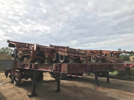 ขายพื้นเรียบและ หางก้างปลา 2 เพลา 7 หาง หางละ 100,000 บาท   4 หาง พื้นเรียบ 2 เพลา ยาว 8.5 เมตร เอกสารเล่มทะเบียน ม.79  3 หางละ 80,000 ก้างปลา 2 เพลา ยาว 7.5 เมตร (ไม่มีเล่มเล่มทะเบียน)  รถอยู่  นครปฐม โทร 0610710295