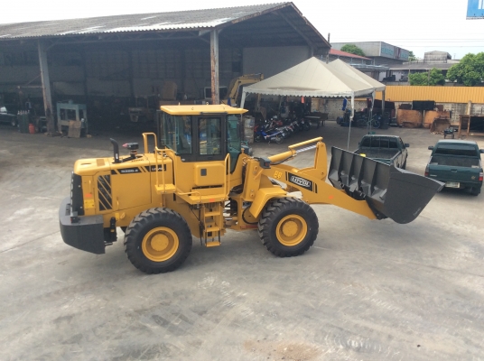 ด่วน!!รถตักล้อยางยี่ห้อ LOVOL รุ่น FL938G-II สภาพสวยมากๆ รถพร้อมใช้งาน