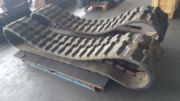 ขายแทรคยางมือสองสภาพ80\% ขนาดยาง  450x14.2x41 ข้อ เหมาะสำหรับ รถขุดขนาด6 ตัน เช่น PC60/CAT70 /SH60 สภาพสวยพร้อมใช้