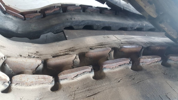 ขายแทรคยางมือสองสภาพ80\% ขนาดยาง  450x14.2x41 ข้อ เหมาะสำหรับ รถขุดขนาด6 ตัน เช่น PC60/CAT70 /SH60 สภาพสวยพร้อมใช้