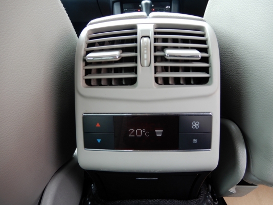 BENZ E250 1.8 CGI W212 BlueEFFICIENCY AT ปี 2011 โทร 062-991-6649 ดาวออโต้เบสท์