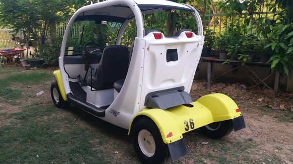 รถกอล์ฟน้ำมัน