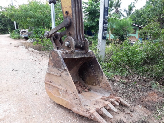 รถขุด KOMATSU PC200-5