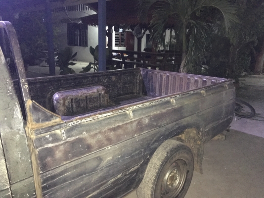 ของถอด กระบะ นิสสัน BIg-  M.  สวย เดิม ๆ ไม่มีผุ. ไม่มีสีโป้ว