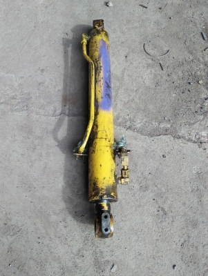 ขายด่วนกระบอกยกpc30ราคา7000ของใช้งานใด้ปรกติ รับประกัน