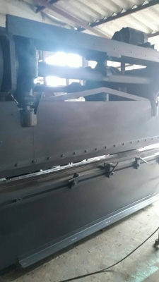 ขายแท่นพับเฟืองบนยาว8ฟุตพับได้4มิลนน.เครื่อง4ตันกว่าครับขายถูกครับ