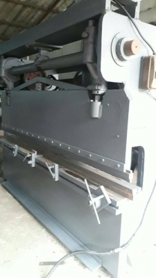 ขายแท่นพับเฟืองบนยาว8ฟุตพับได้4มิลนน.เครื่อง4ตันกว่าครับขายถูกครับ