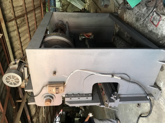 ขายแท่นพับเฟืองบนยาว8ฟุตพับได้4มิลนน.เครื่อง4ตันกว่าครับขายถูกครับ