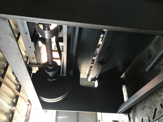 ขายแท่นพับเฟืองบนยาว8ฟุตพับได้4มิลนน.เครื่อง4ตันกว่าครับขายถูกครับ