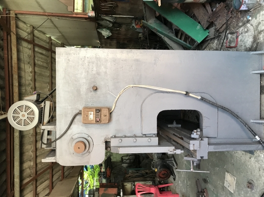 ขายแท่นพับเฟืองบนยาว8ฟุตพับได้4มิลนน.เครื่อง4ตันกว่าครับขายถูกครับ