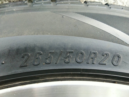 ขายแม็กขอบ20 พร้อมยางMAXXIS 265/50R20 ปี12 สวยๆ ชุดละ 6900 บาท พร้อมใส่ ถ่วง ขายแม็กขอบ20 พร้อมยางMAXXIS 265/50R20 ปี12 สวยๆ ชุดละ 6900 บาท พร้อมใส่ ถ่วง