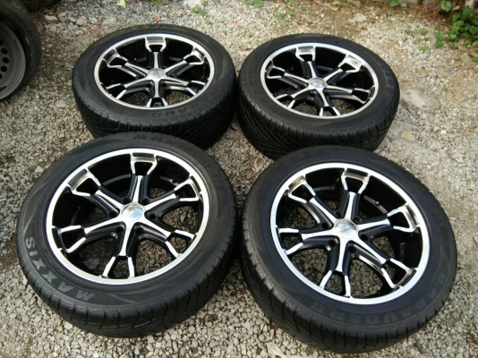 ขายแม็กขอบ20 พร้อมยางMAXXIS 265/50R20 ปี12 สวยๆ ชุดละ 6900 บาท พร้อมใส่ ถ่วง