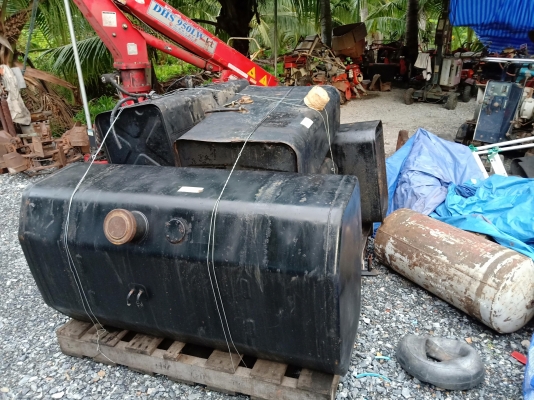 ถังน้ำมันขนาดใหญ่ 300 ลิตร