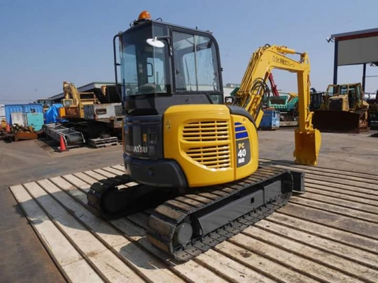 ขายจ้า....KOMATSU PC40MR-2  เก่านอกแท้....สภาพสวยมากๆๆ..โทร 089-3818694 จ๊อย..