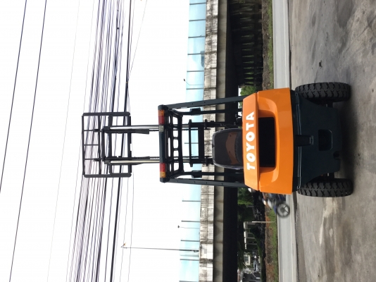 อาร์ ซี เอช โฟรคลิฟท์ ขาย โตโยต้า รุ่น 7 ดีเซล 2.5 ตัน