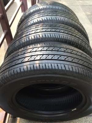 ยาง Dunlop 215 65 16 ปี17 มีให้เลือก2ชุด ดอกเต็ม ไม่มีปะ ใช้ยาว ราคาไม่แพง