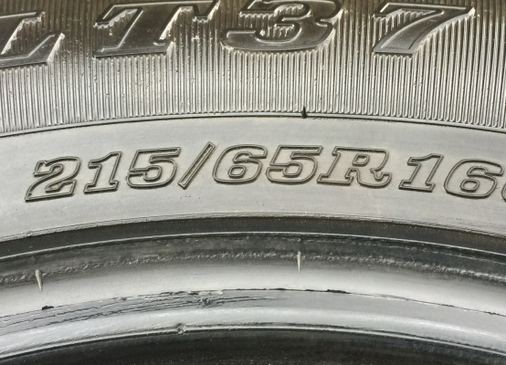ยาง Dunlop 215 65 16 ปี17 มีให้เลือก2ชุด ดอกเต็ม ไม่มีปะ ใช้ยาว ราคาไม่แพง