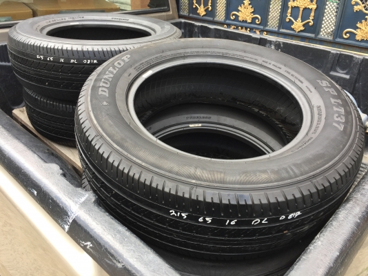 ยาง Dunlop 215 65 16 ปี17 มีให้เลือก2ชุด ดอกเต็ม ไม่มีปะ ใช้ยาว ราคาไม่แพง